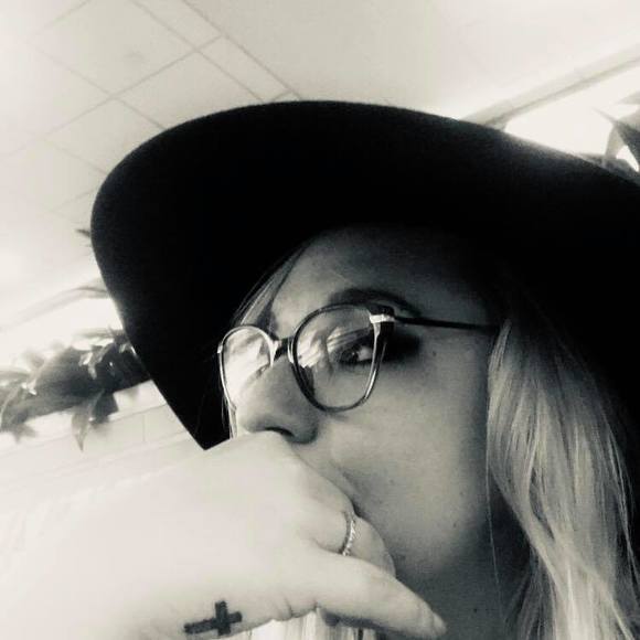 Meet your Posher, Mary - Picture 1 of 1